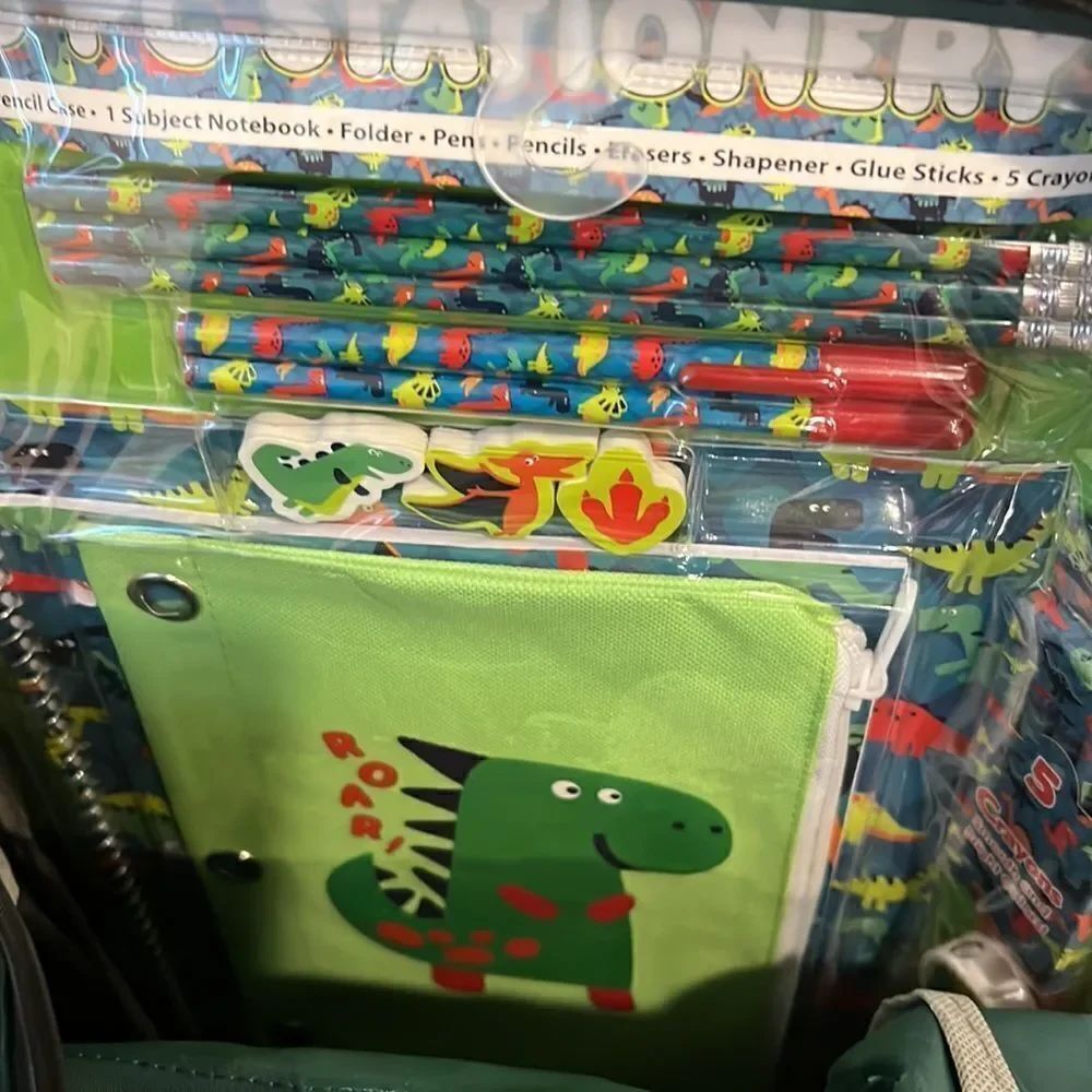 Boy 👦🏼 backpack & supplies - Picture 8 of 13